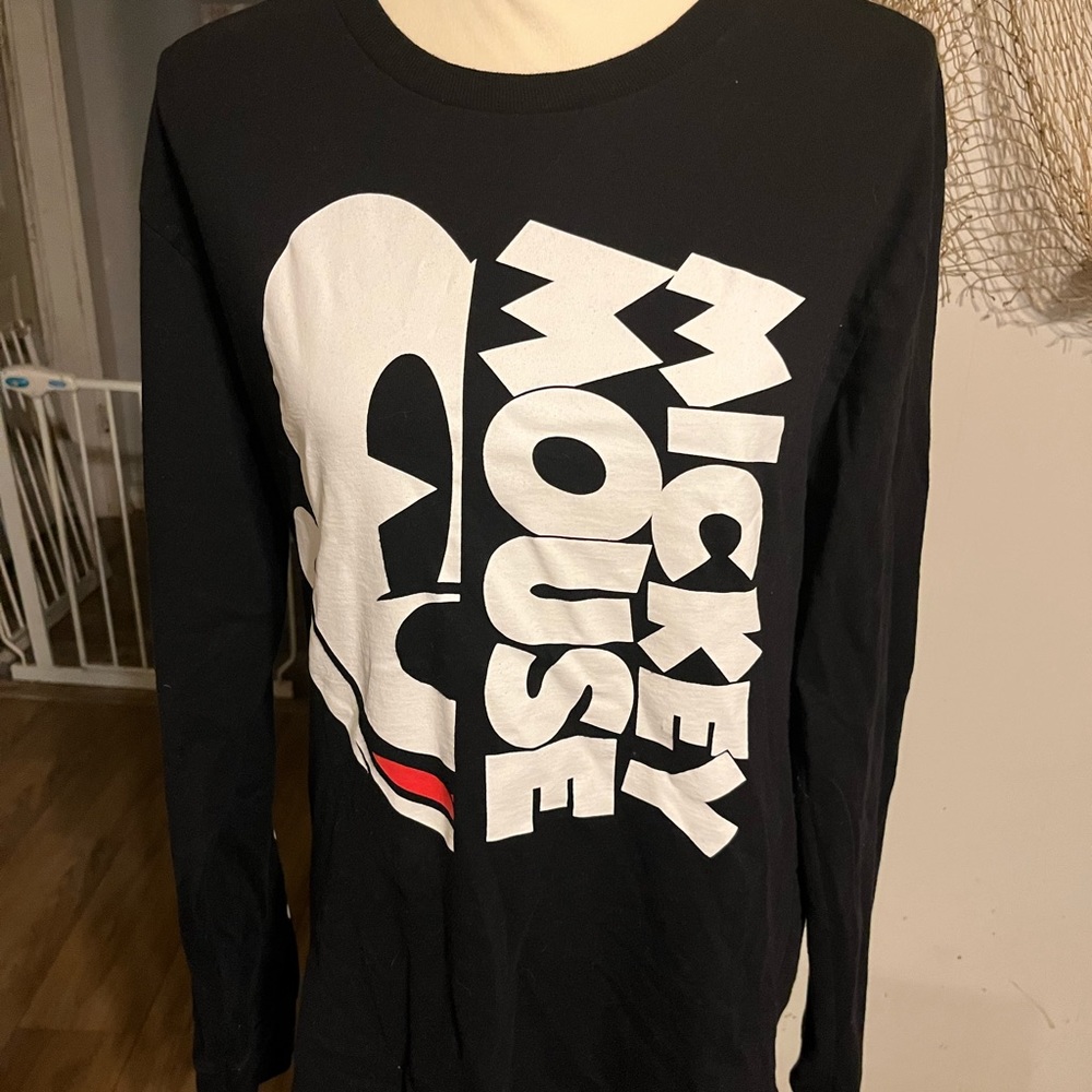 Mens Disney long sleeved tee, size M